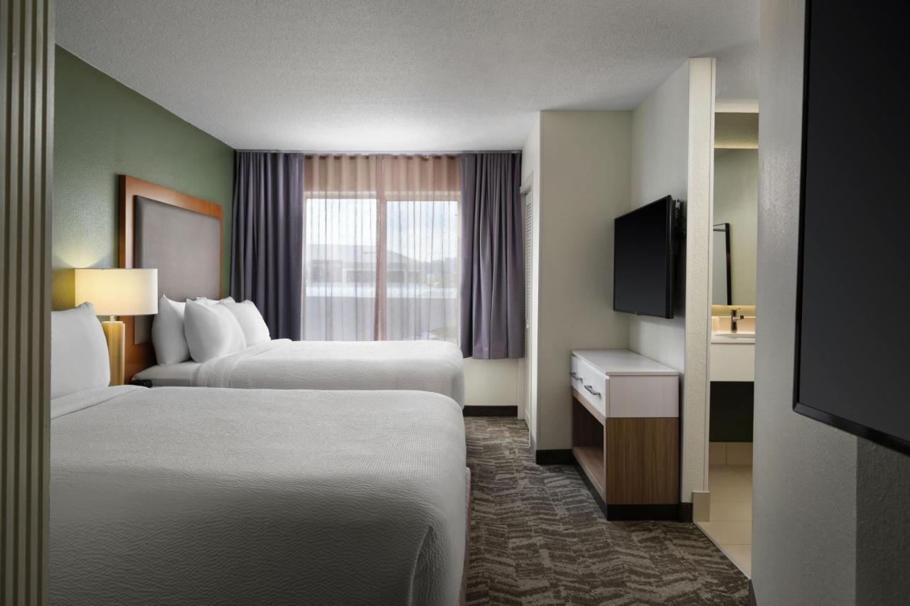 Suite avec 2 Lits Queen-Size et Canapé-Lit
